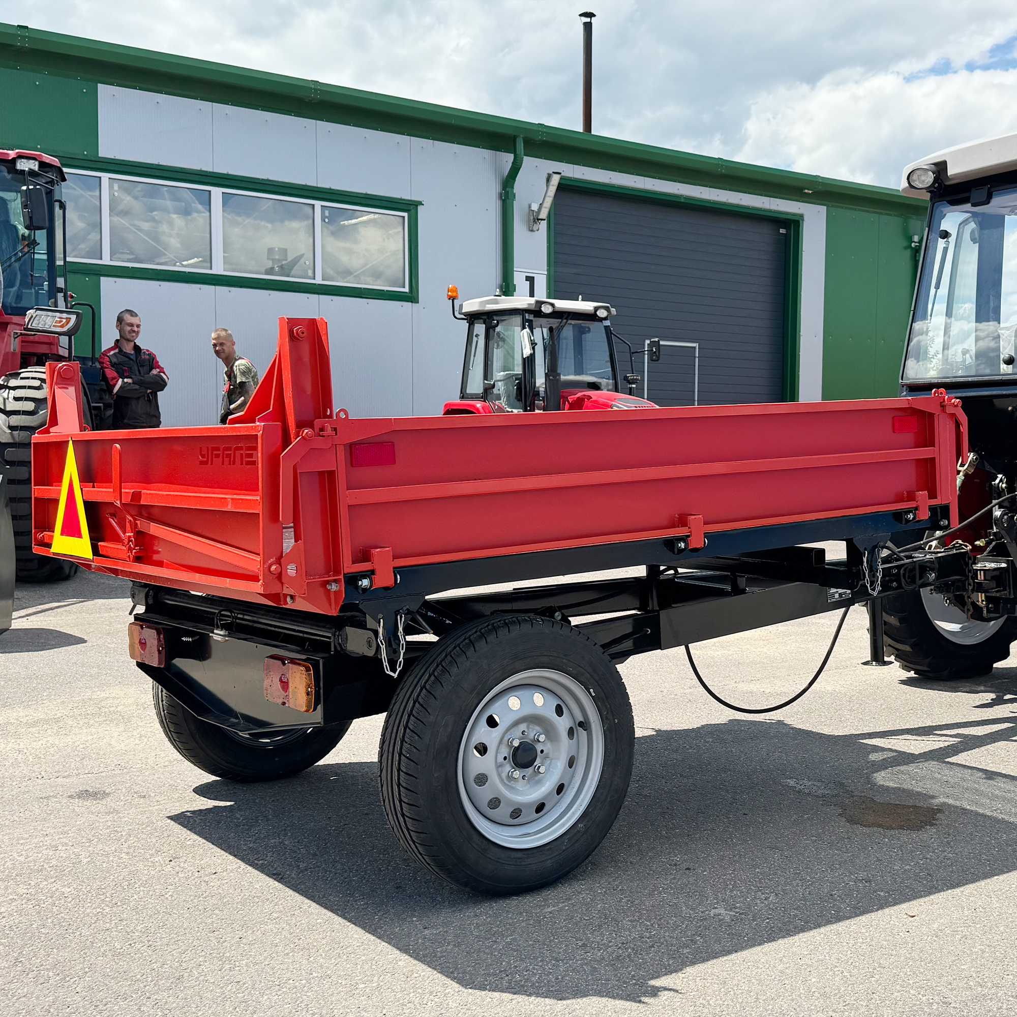 Полуприцеп-самосвал Уралец 1,5т. 3 стороны опрокидования (П03.00.400)