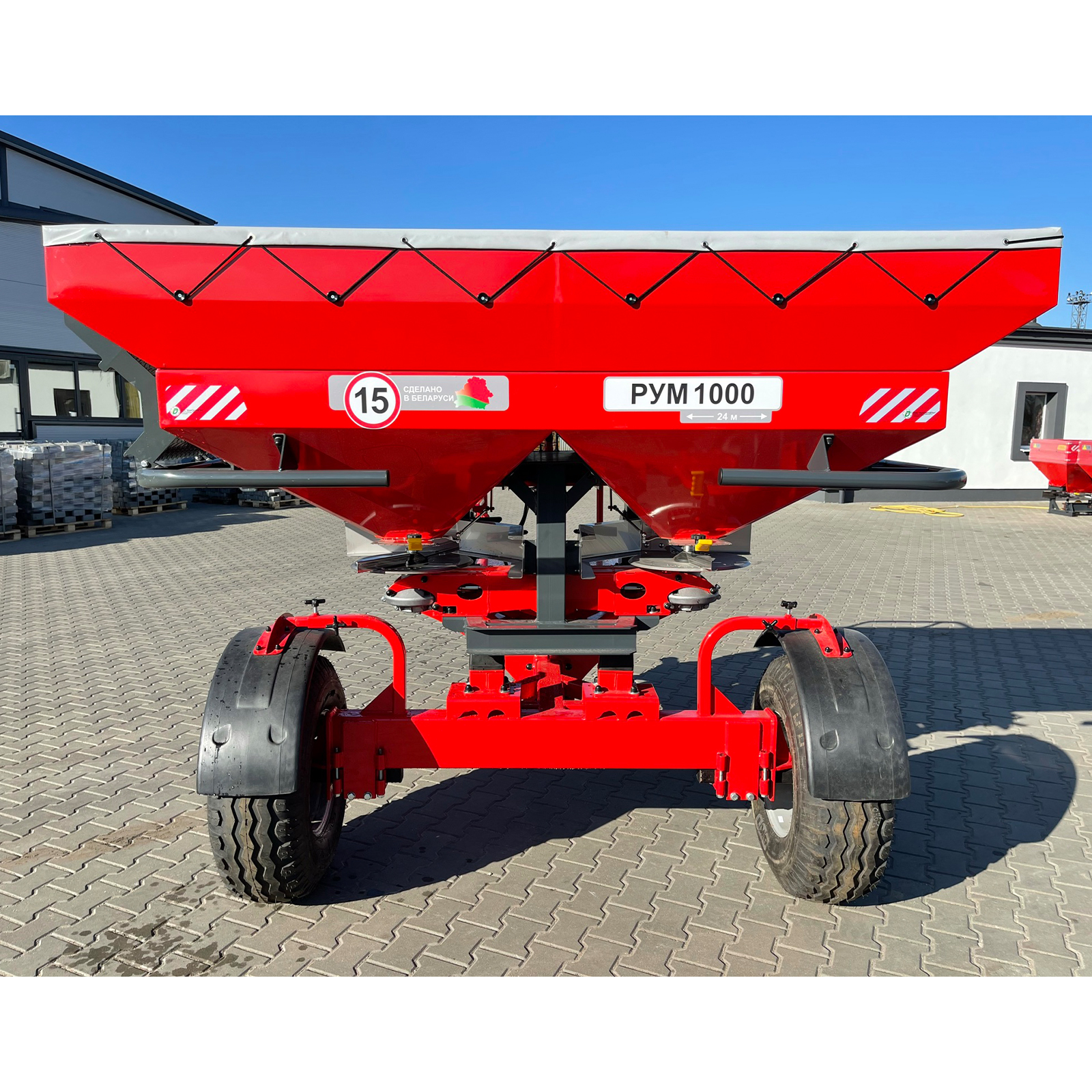 Разбрасыватель удобрений двухдисковый РУМ-1000 «Профи» TRUCK с надставкой 1200 л (тент домик)