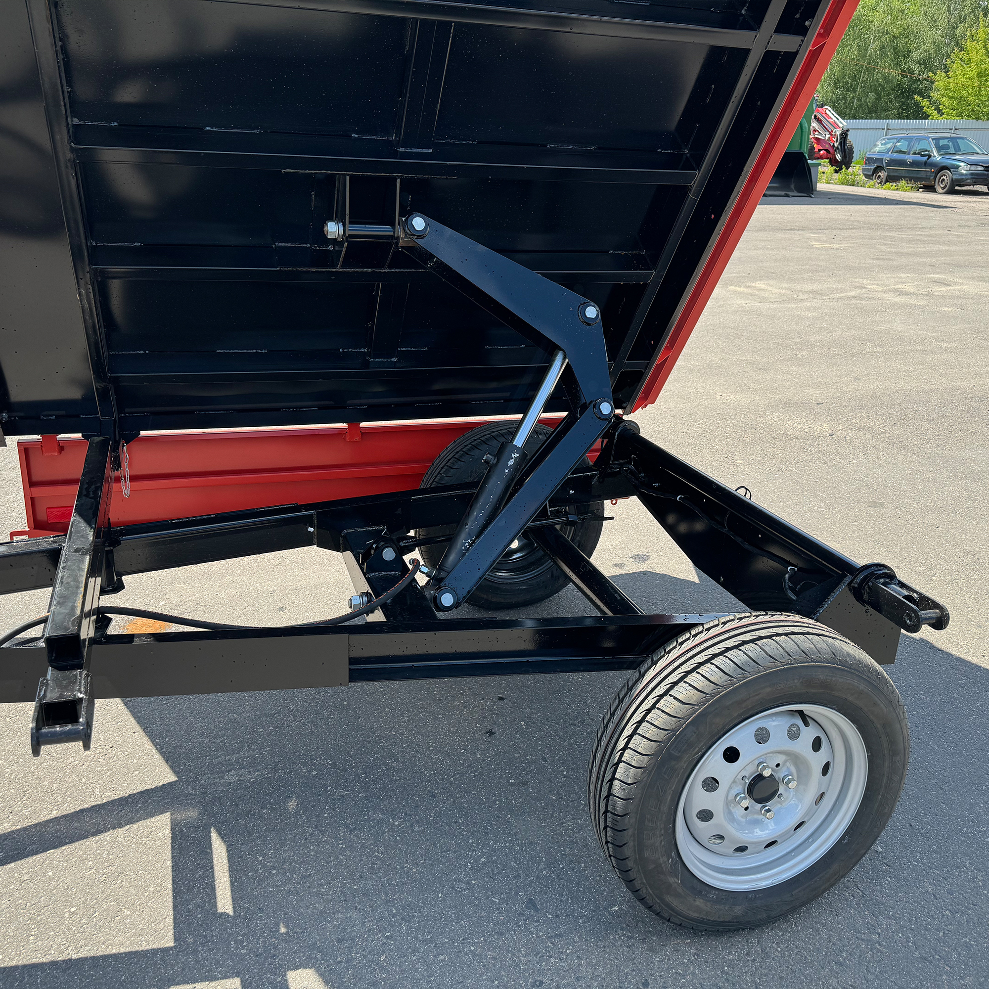 Полуприцеп-самосвал Уралец 1,5т. 3 стороны опрокидования (П03.00.400)