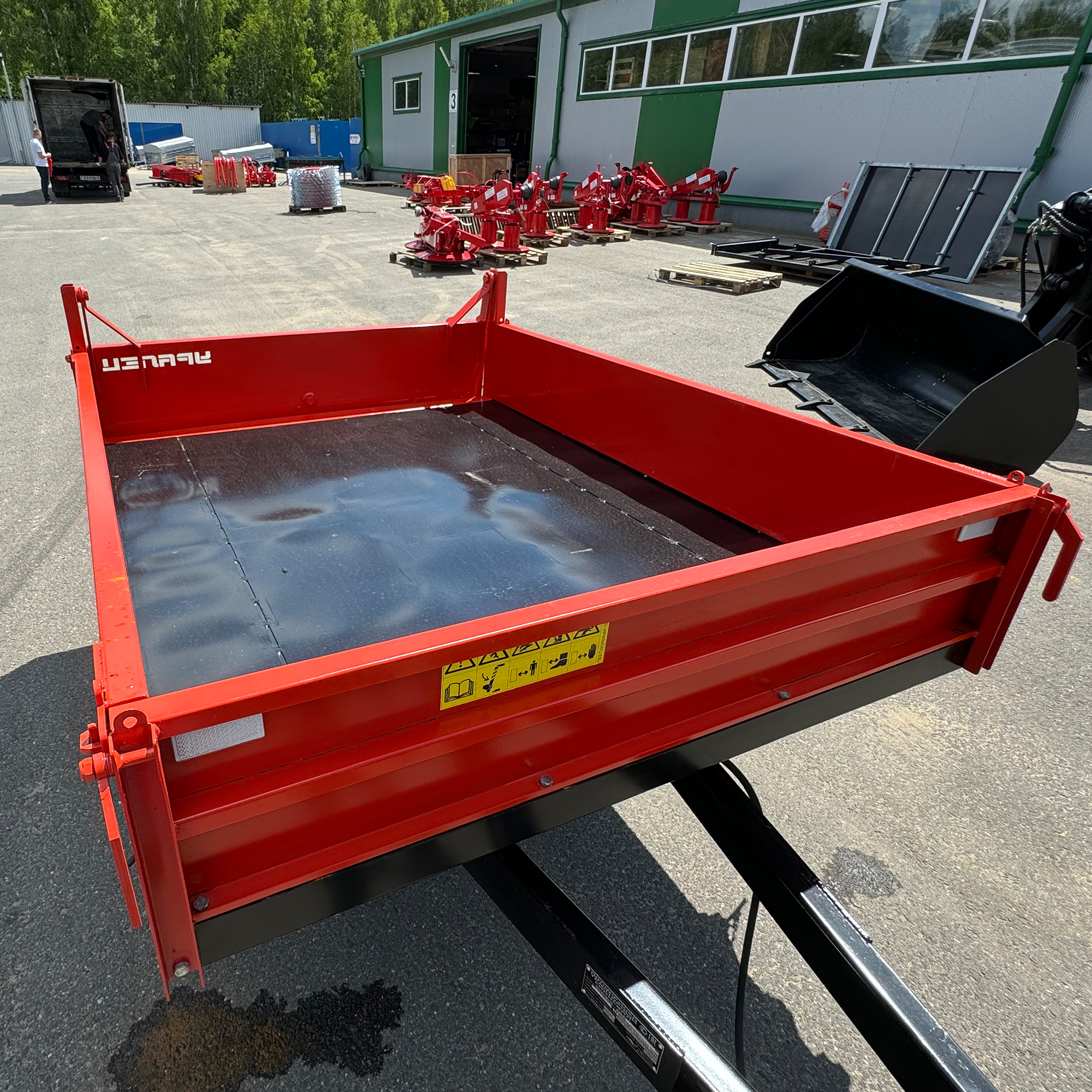 Полуприцеп-самосвал Уралец 1,5т. 3 стороны опрокидования (П03.00.400)