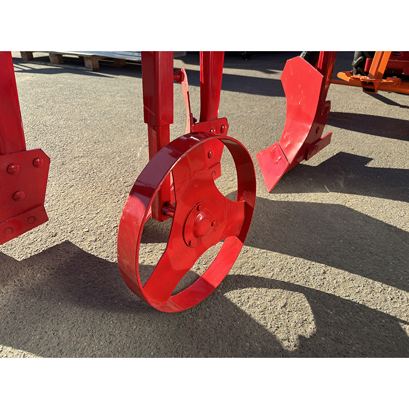 Плуг трехкорпусный 1L-320