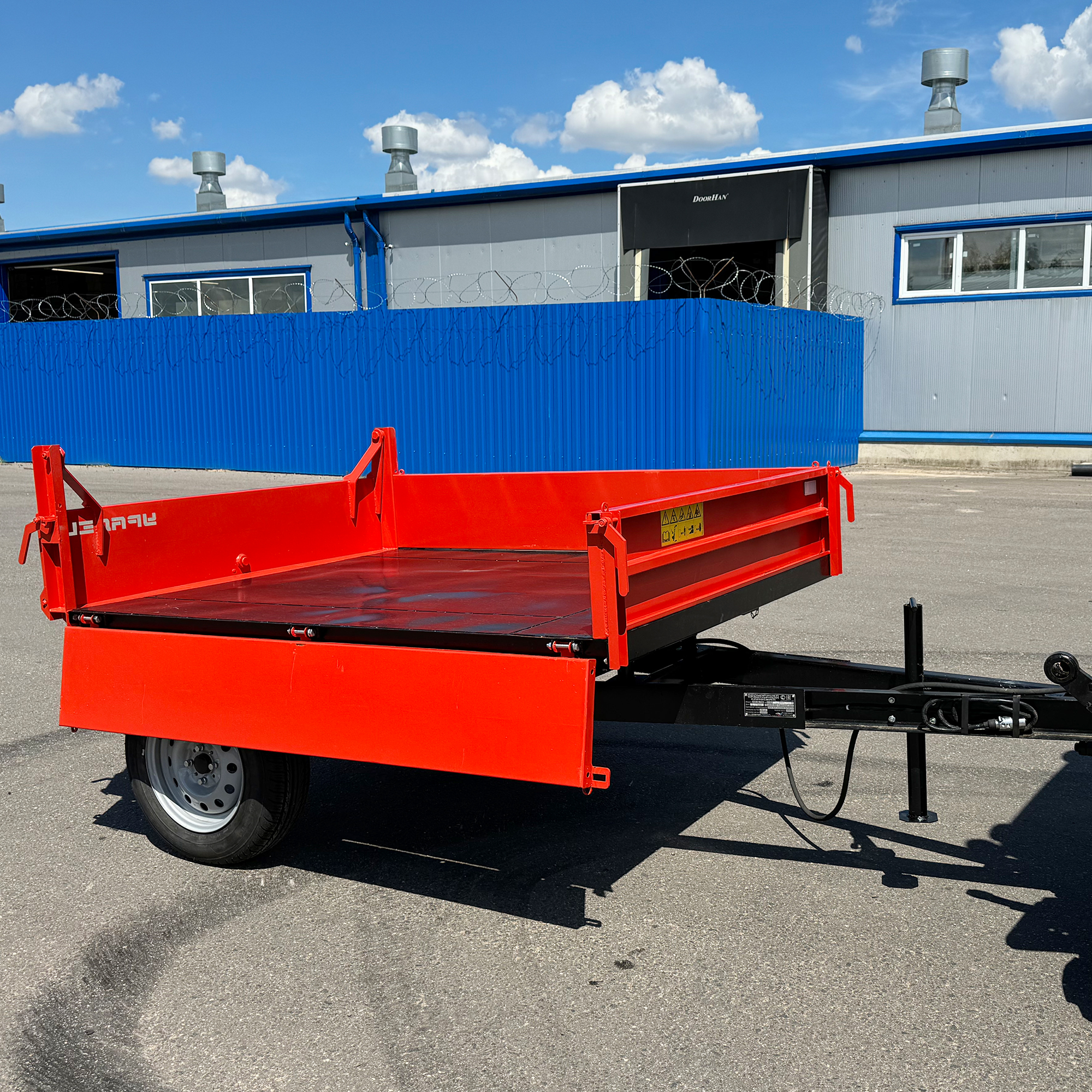 Полуприцеп-самосвал Уралец 1,5т. 3 стороны опрокидования (П03.00.400)