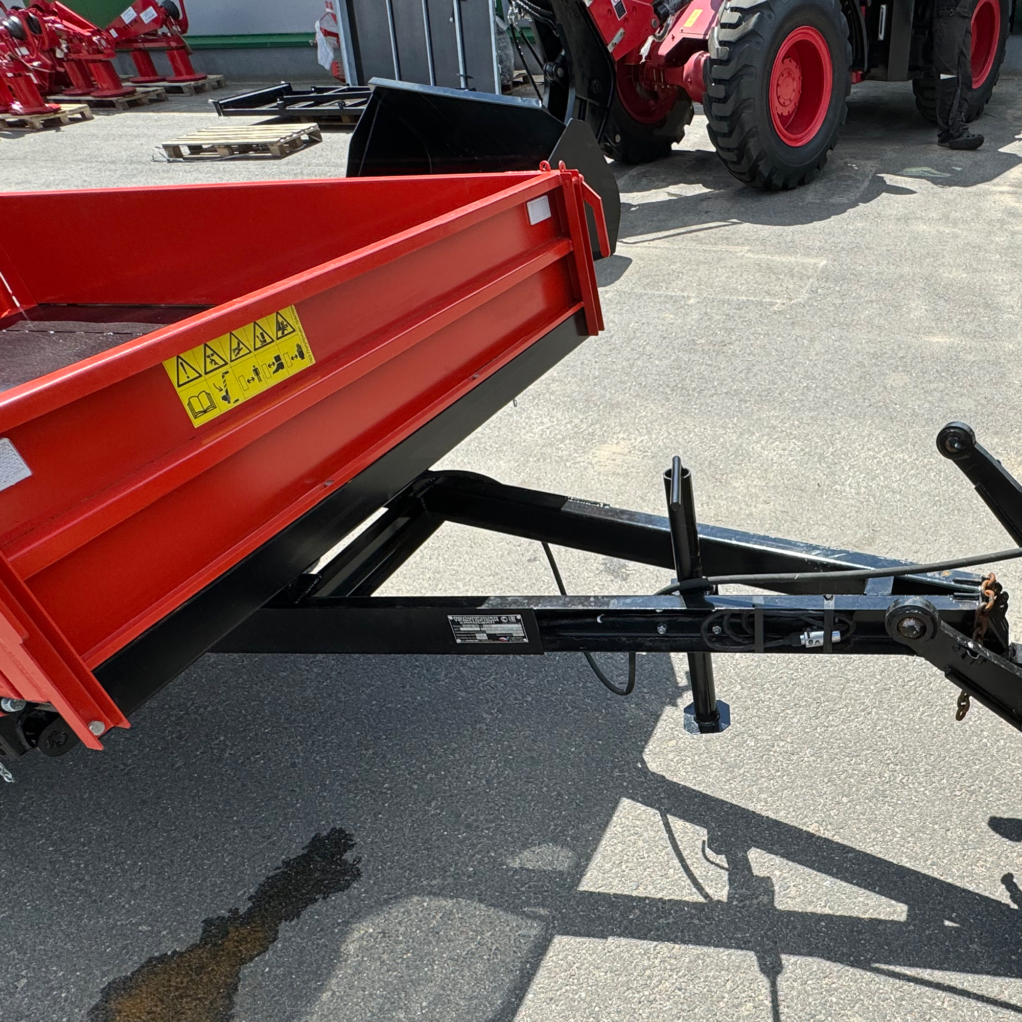 Полуприцеп-самосвал Уралец 1,5т. 3 стороны опрокидования (П03.00.400)