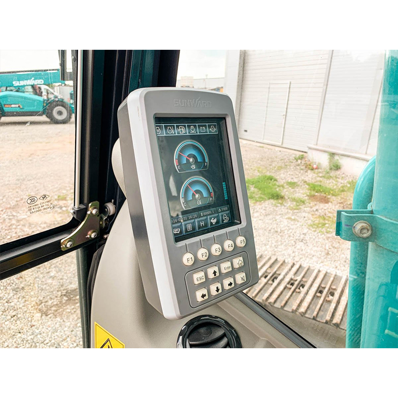 Среднеразмерный экскаватор Sunward SWE235E-3H