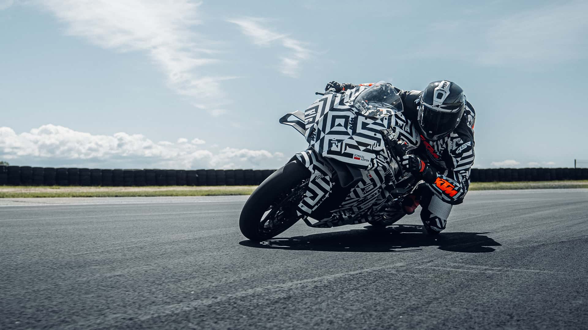 KTM анонсировала релиз 2025 года: дорожный спортивный мотоцикл KTM 990 RC R