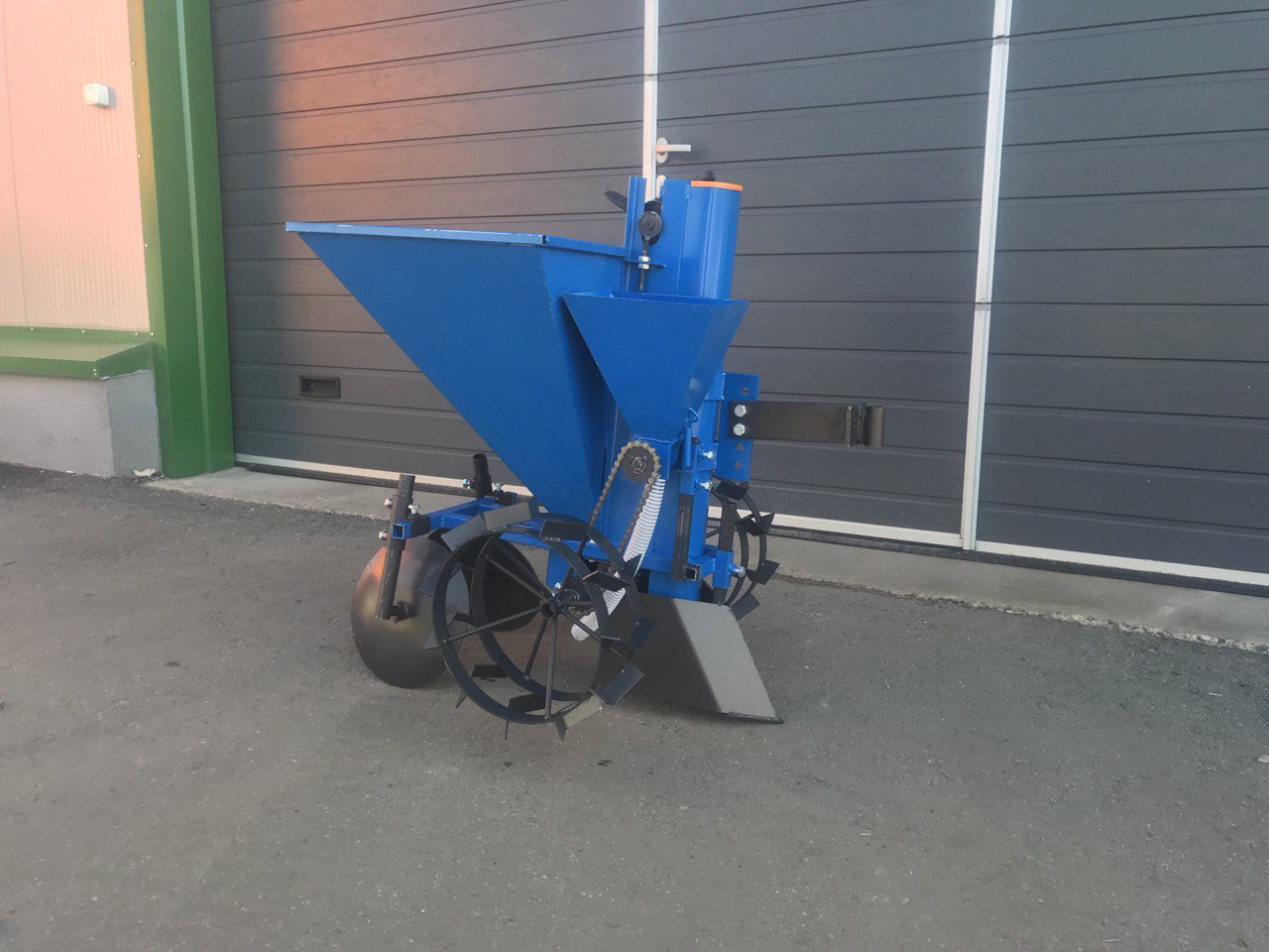 Картофелесажалка КС-01-02 с дозатором для удобрений