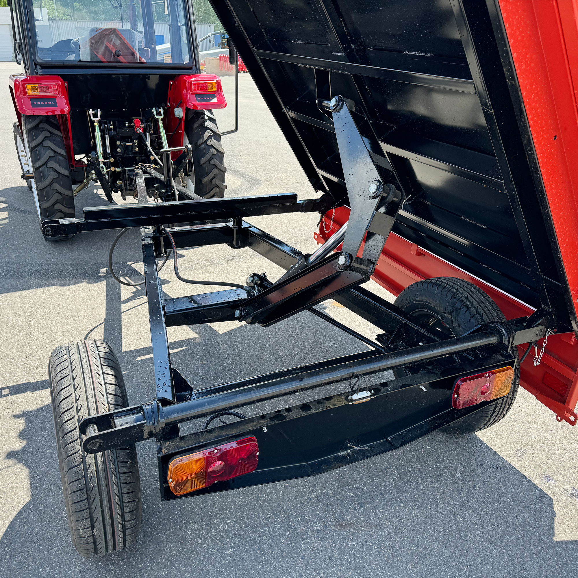 Полуприцеп-самосвал Уралец 1,5т. 3 стороны опрокидования (П03.00.400)