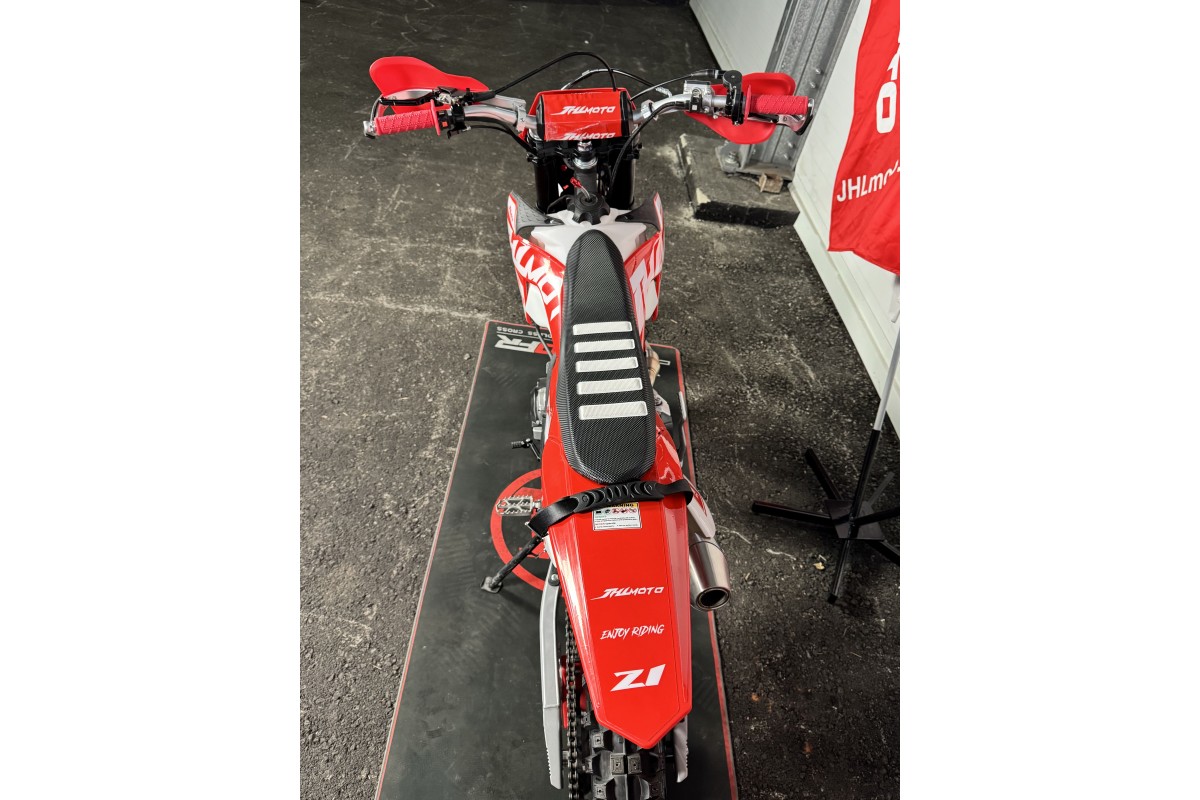 Мотоцикл JHL Z1 CB300F (ZS175FMM)