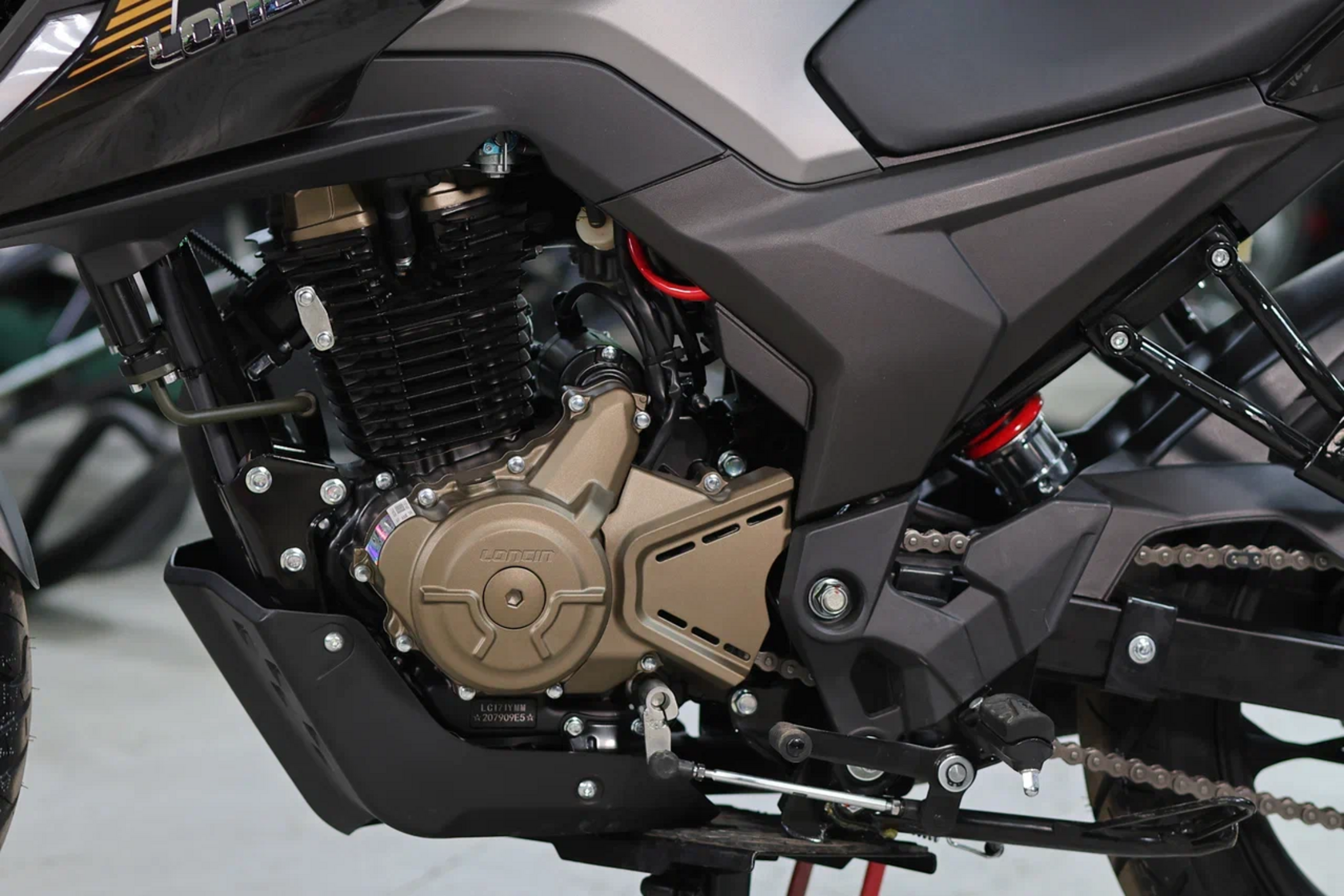 Мотоцикл Loncin CR4 II