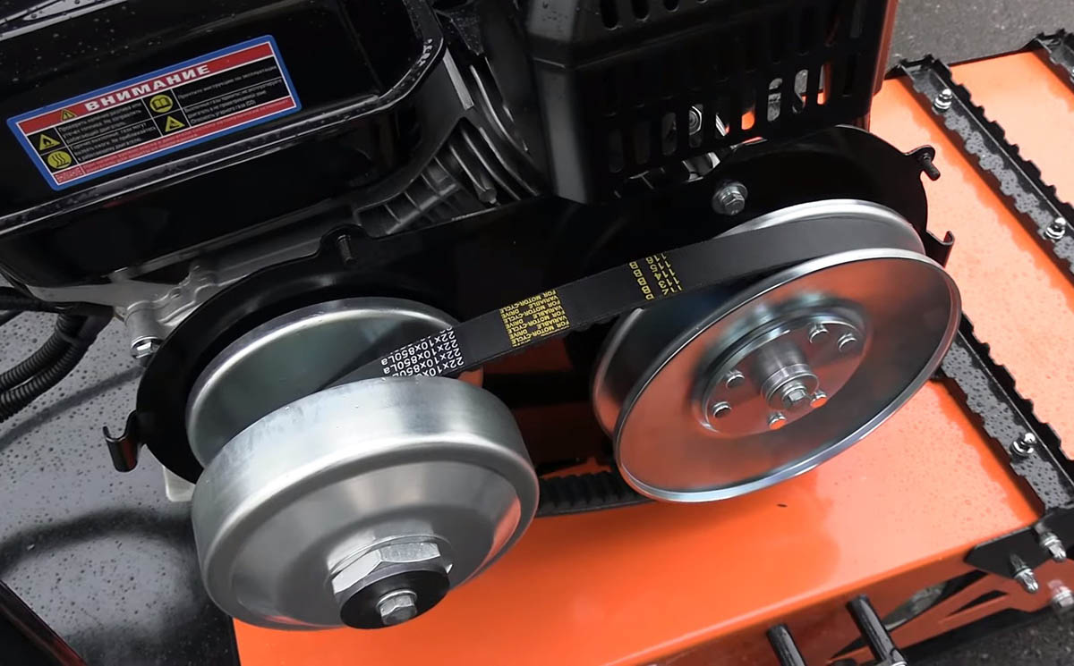 Снегокат СОБОЛЬ (Ижтехмаш), двигатель LIFAN 8 л.с., вариатор TAV2-40