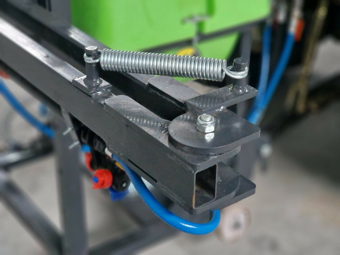 Опрыскиватель навесной полевой 600L