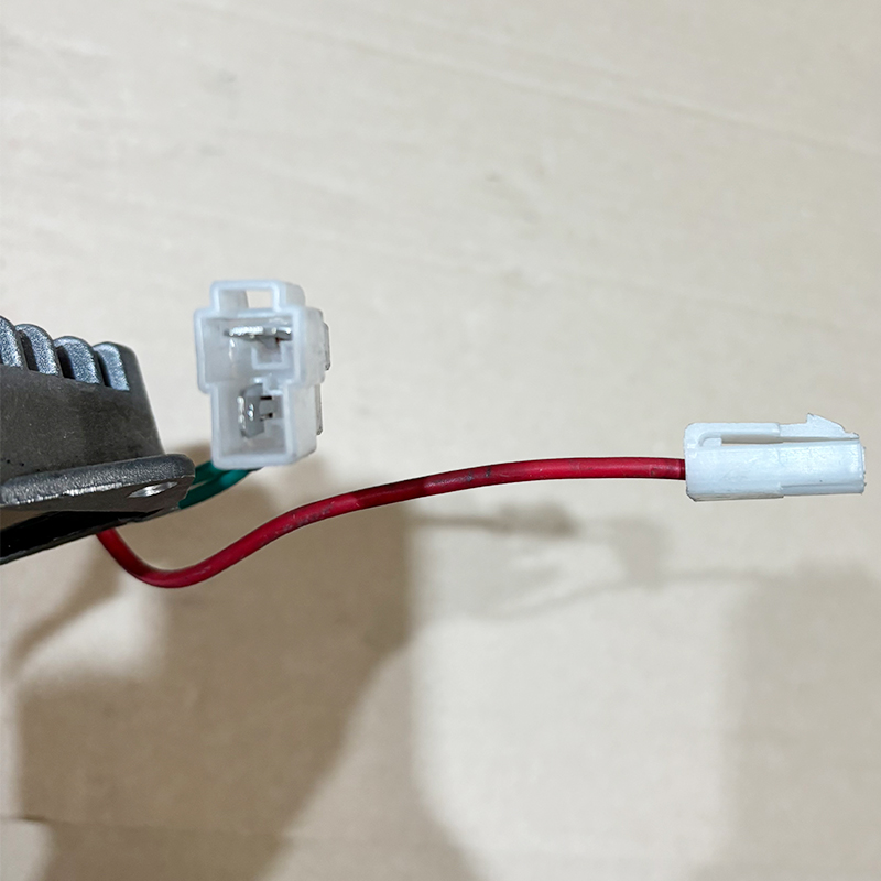 Реле-регулятор напряжения 3 провода с 2  разъемами