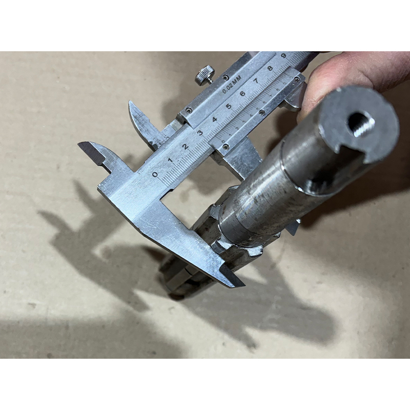 Вал редуктора почвофрезы с шестеренчатым приводом первичный Z-6 L-230 мм d-24мм