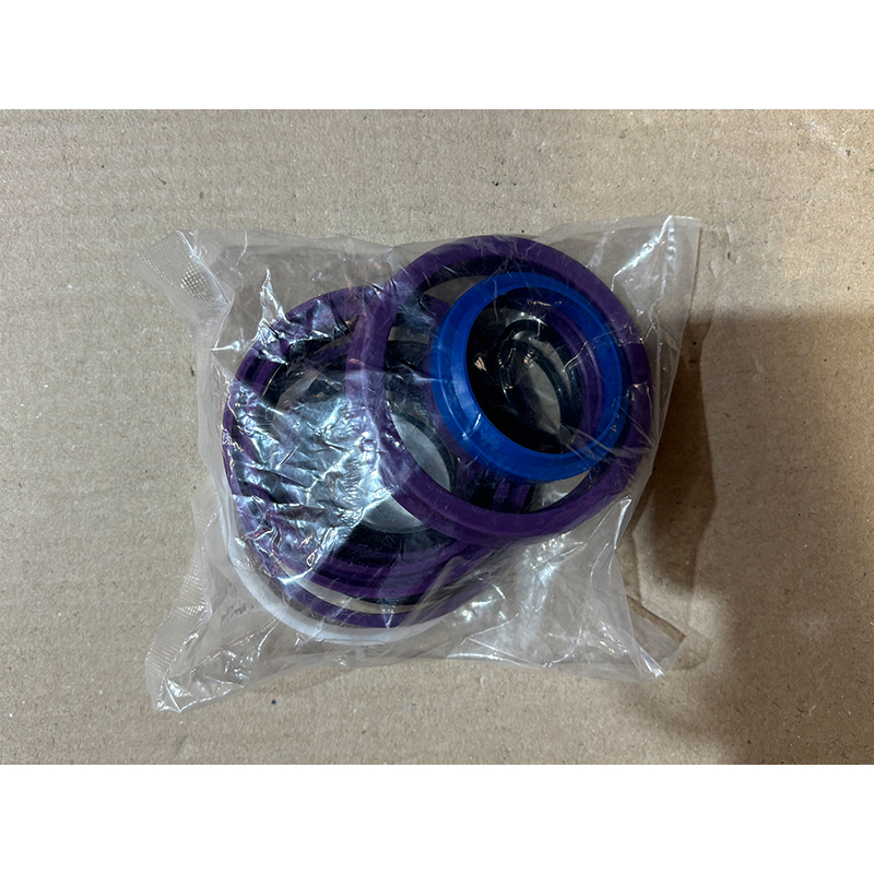 Рем.комплект манжет на гидроцилиндр 80x45 погрузчика Rossel