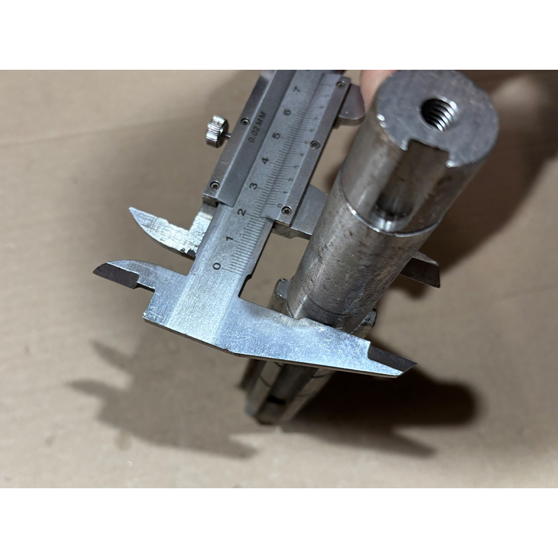 Вал редуктора почвофрезы с шестеренчатым приводом первичный Z-6 L-230 мм d-24мм