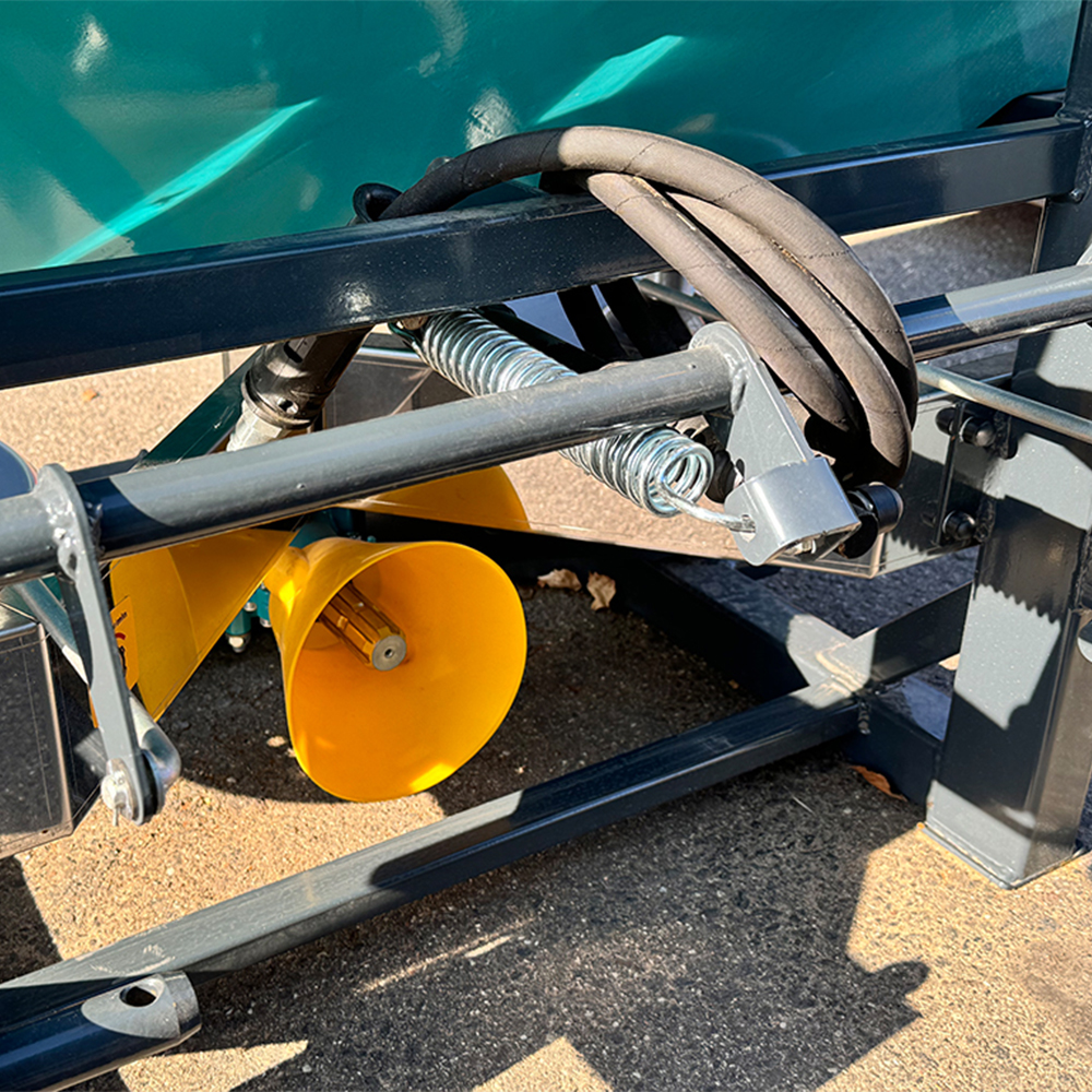 Разбрасыватель РУМ 1200 литров усиленный