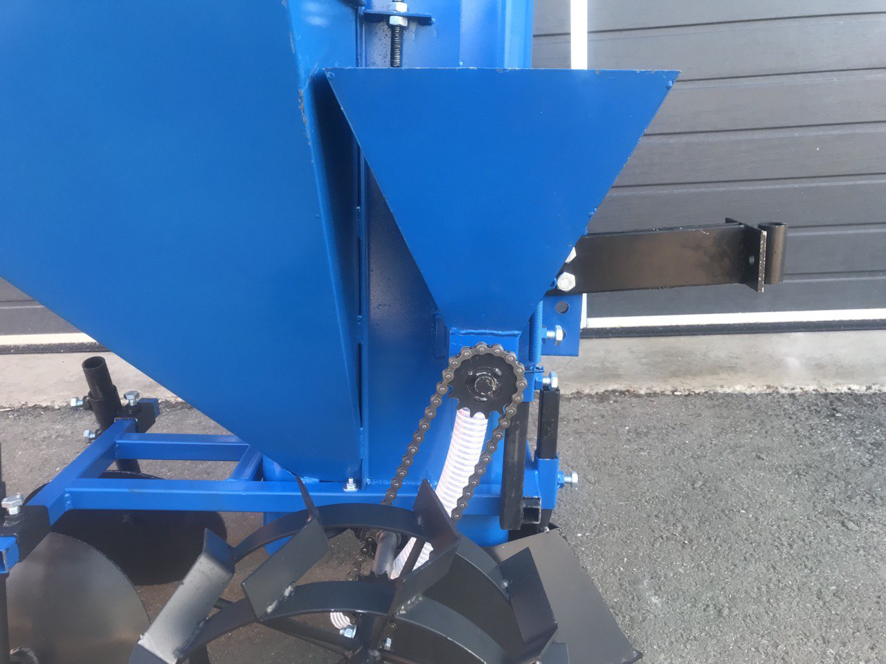 Картофелесажалка КС-01-02 с дозатором для удобрений