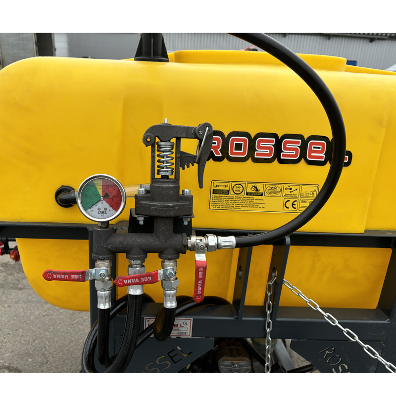 Опрыскиватель полевой навесной Rossel P300