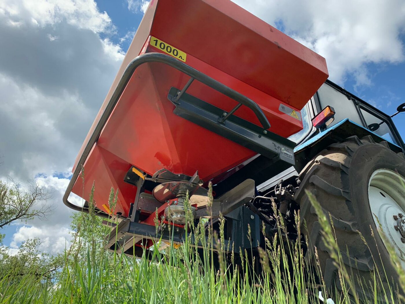 Разбрасыватель удобрений РУМ 2200 литров